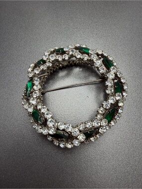 Vintage Austrian Emerald and Clear Crystal Round Brooch 329ub